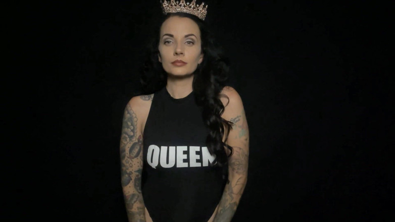 Miss Morticia: Podání a hlazení