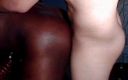 Bareback TV: Biały ćwiek zatrzaskuje muskularny czarny twink
