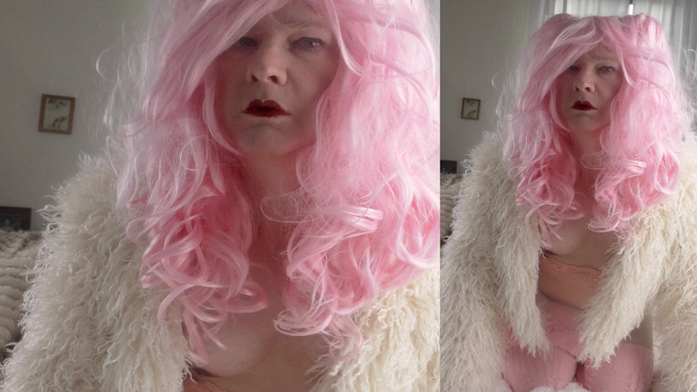 Trans fur bitch: Curva roșcată Transfur masturbează o mare parte din spermă