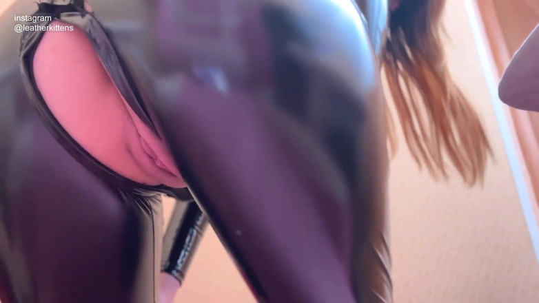 leathers_kittens: Saya menepati janji saya, anda akan mengalami orgasme yang sangat...