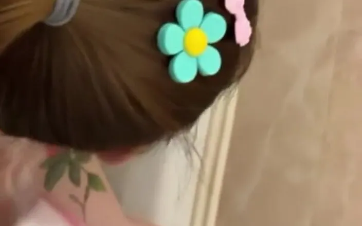 Loly Lola: Sání při koupání