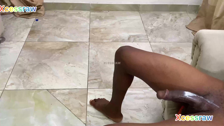 Excessraw: Aku minta tukang ledeng untuk memperbaiki toiletku tapi dia malah...