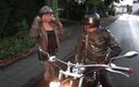 BBW Zone: Rondborstige rijpe vrouw pijpt pik motorrijders