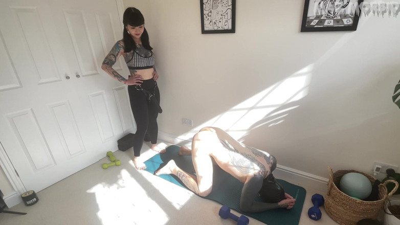 KinkyFemdomTV: Treino de pegging com amante Patricia e Maz Morbid