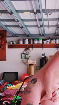 Verschwitzter orgasmus mit offener garage