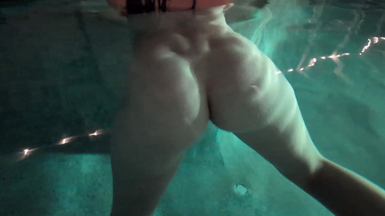 Mimiandevan: Dogging Menina Branca Na Piscina POV
