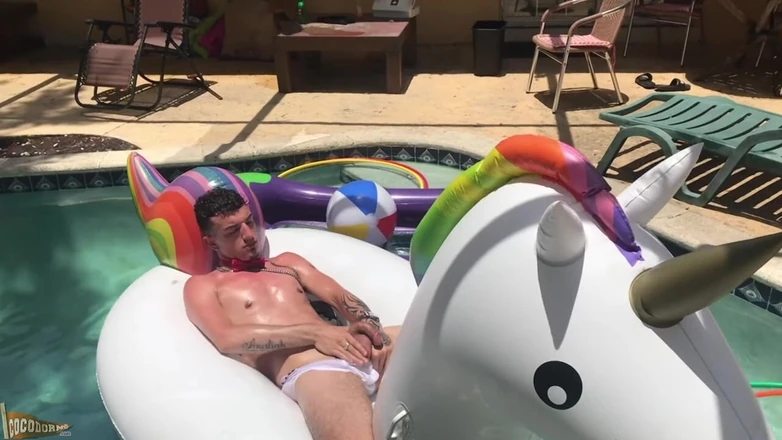 CocoDorm: Gio Valentine - Summer Sun Solo