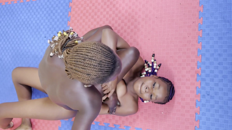 African Catfights: Nicca vs Samantha, combat de chat à poil