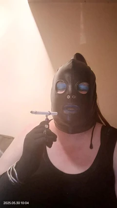 BBW TV Smoking a Cigarette Using a Ring Holder and Talking Dirty