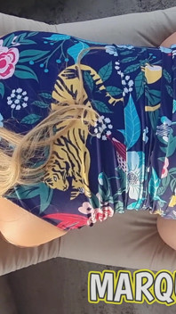 Sarışın büyük götlü orta yaşlı seksi kadın amcığı dölleniyor