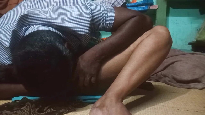 Priyanka314: Tamilská žena v domácnosti s vysokoškolským klukem