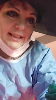 Penectomia na véspera de Halloween madrasta zumbi! -bruxa