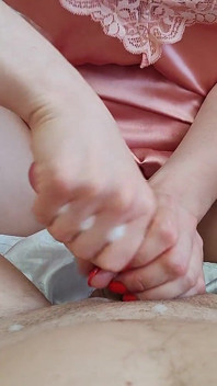 Ella se corre en su vibrador mientras me abofetea la polla - luego me ordeña sin parar después del orgasmo