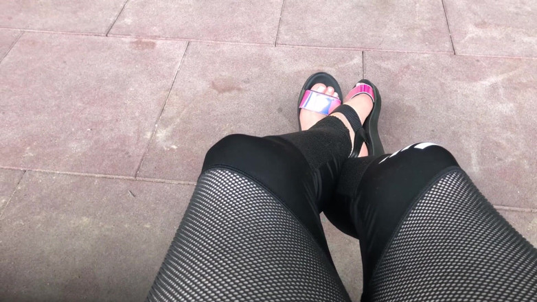 Goddess Misha Goldy: Noile mele sandale lucioase și tachinare cu degetele de la picioare în...