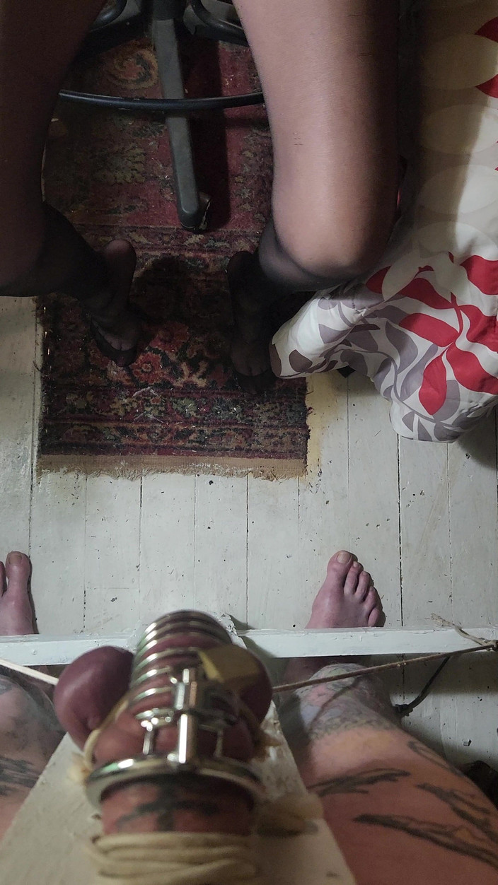 Goode Girl: Goode Girl Bezczelny Krucyfiks Ballbusting Pt3