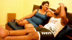 Xtramood: Tetas grandes amiga sexy llama a su amiga de gran...