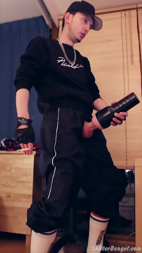 Sk8terBengel: Chav Fleshlight: Scopata E Fumata