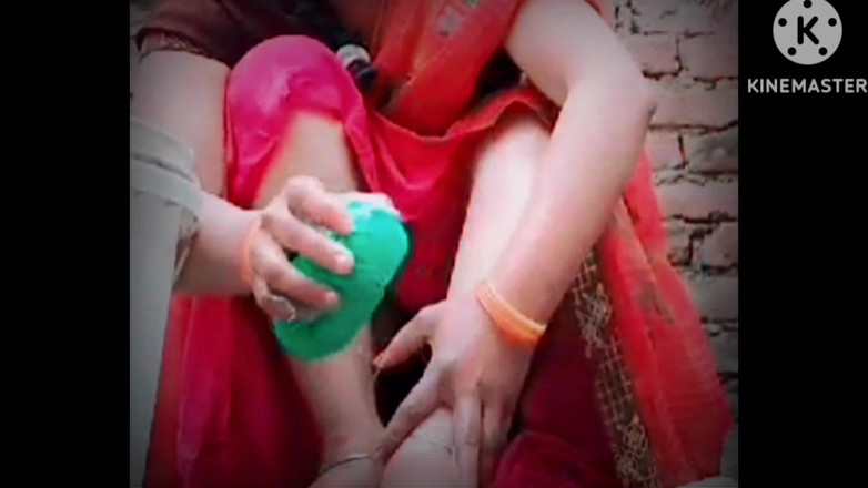 TricolorMusic3: 뜨거운 젖탱이를 물로 씻는 핫한 아름다운 섹시한 소녀