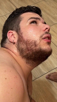 Gordo gay leva pau na bunda e pede leite na boca