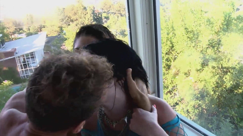 Rocco Siffredi porn: Une grosse bite pour des nanas menues, trous anaux