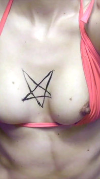 Relaxin 'nd, seins envoûtants sataniques