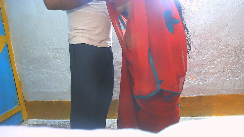 Busty Banuu: बड़े स्तनों वाली लाल साड़ी वाली भाभी की जीभ से चुदाई