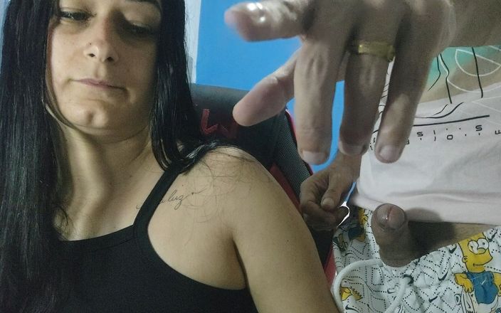 Jennyferpimenta: Ateşli evli kadın bilgisayar teknisyeni komşusunu çok kışkırtıcı bir kıyafetle karşılıyor...