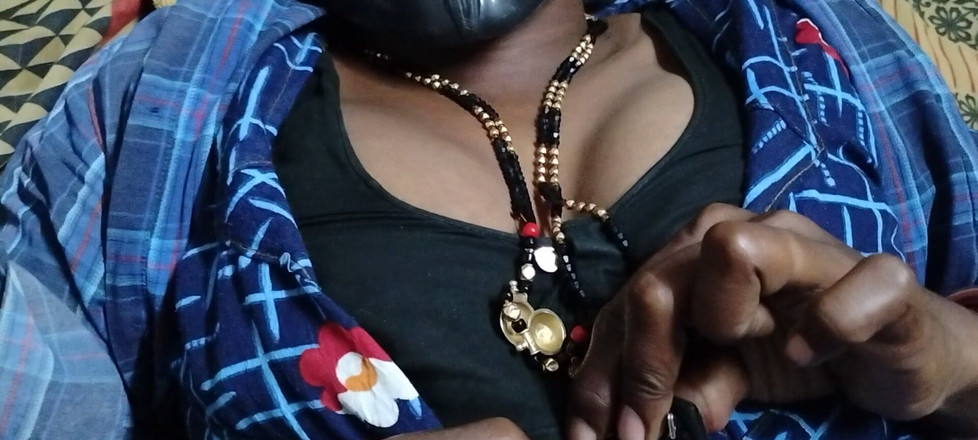 Sexy Kavita kanada: Möpse drücken und masage