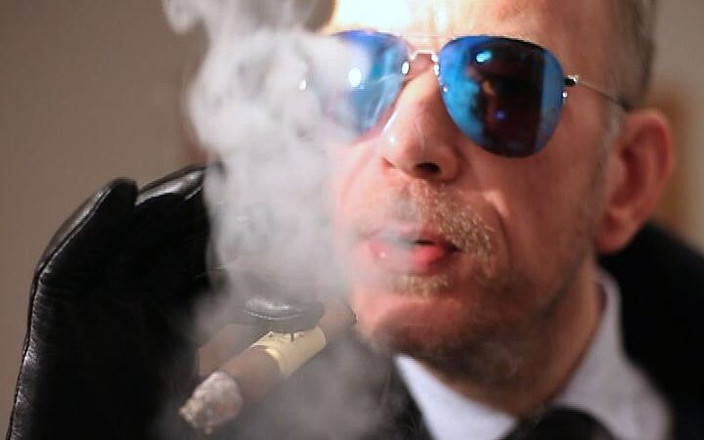 GERMANE_XL: Kožený policajt 49 doutník péro Hrát piss