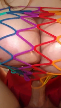 ¡Grandes tetas aceitadas atraparon la polla en la red! Por Lilykoti