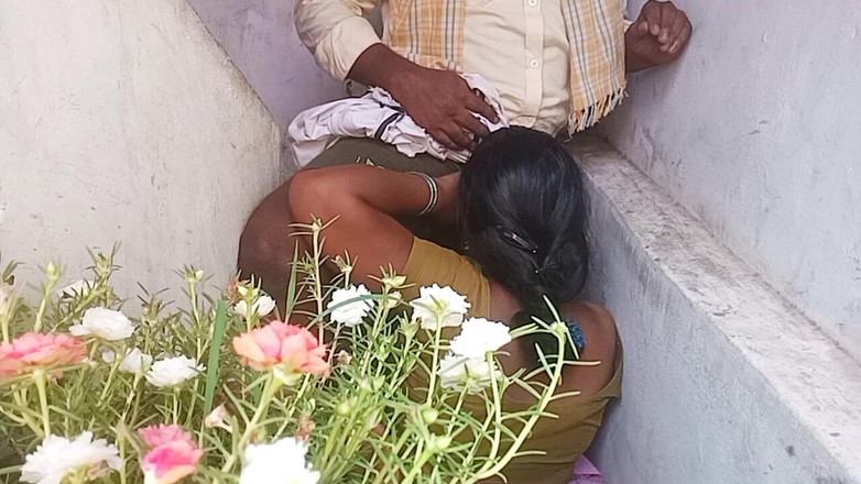 Priyanka314: 家庭妻子村哈斯班的朋友做爱