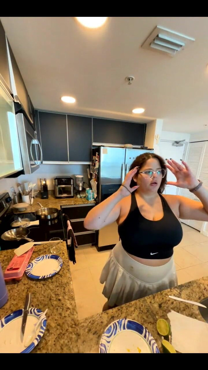 Dani Valentina: Transmisie în direct cu Dani Valentina