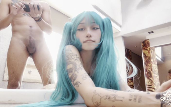 QroZne Studios: PAWG Hatsune Miku Cosplay Ft. Amberzinha