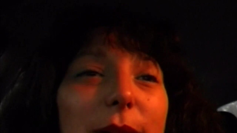 Bangora MILFs: Una milf arrapata si infila un enorme dildo in un'avventura...