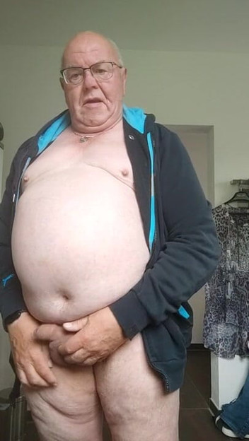 Karlchengeil: Perlahan-lahan berpakaian pada waktu pagi lagi