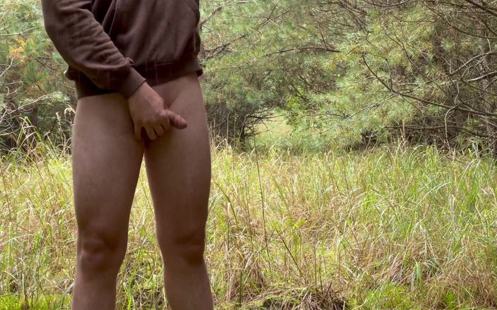 Apomit: Genç oğlan yağmur sırasında ormanda pantolonsuz ortaya çıkıyor