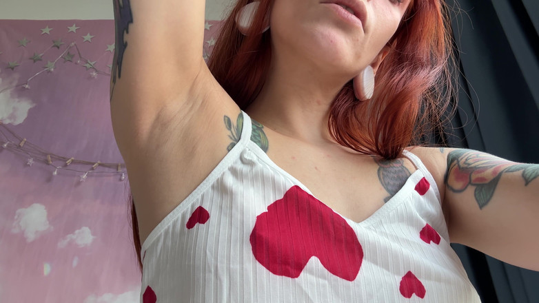 TattoedGirl666: Wow, ai văzut cât de fragedă și dulce sunt subrațurile ei?