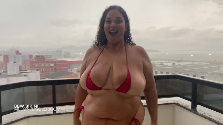 Busty BBW Latinas: 마이크로 비키니를 입은 Analua BBW 멋진 풀 커브