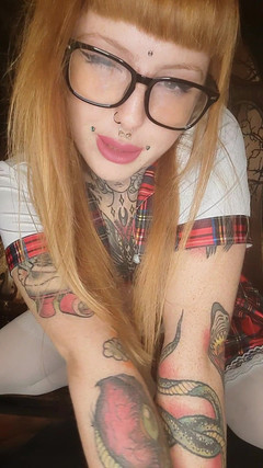 Yourfavecumslut: La gigantessa trova l'ex fidanzato spompinato e pervertito