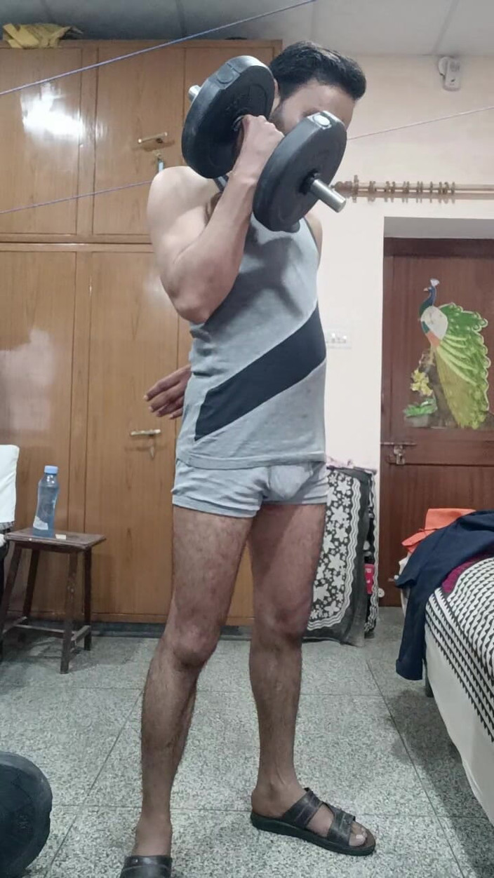 Rajasthani-old-lover: Pria India pamer excercise dengan pakaian dalam