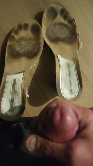 Mutsakin: Stříkání do bot s otisky prstů