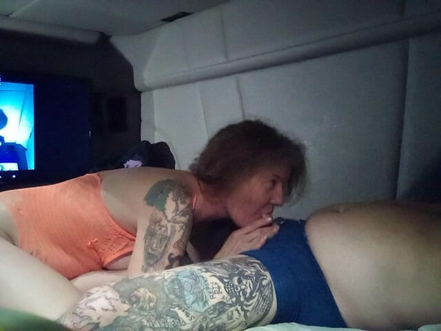 Satin Lady: Saténová lady a Jrock to oblékají s několika stále na...