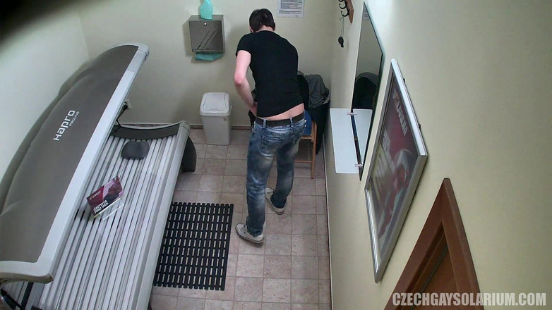 Czech Gay Solarium: चेक गे सोलारियम 43 मांसपेशियों वाला मर्द एक्ट में पकड़ा जाता है
