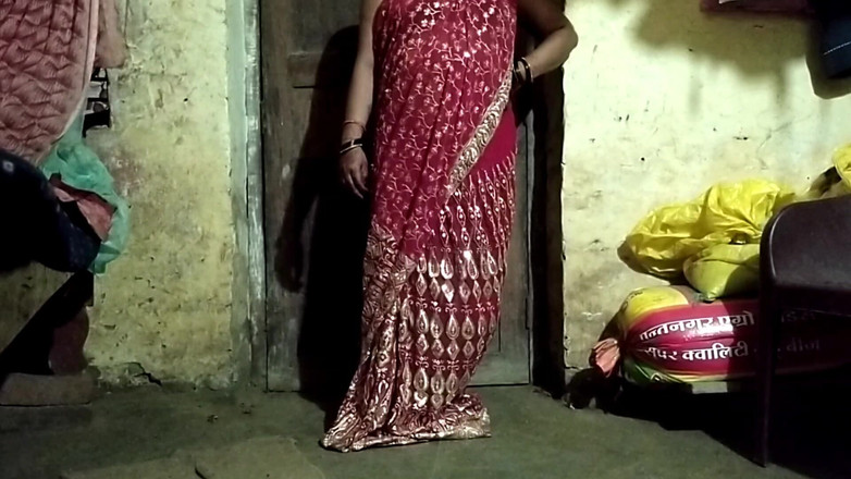 Desi_bhabhi121: Молодая индийская пара целуется