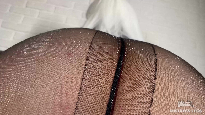 Mistress Legs: मेरी बड़ी पेंटीहोज पहनी के नीचे देखने का बिंदु: नायलॉन पैर और पीछे से छेड़ना