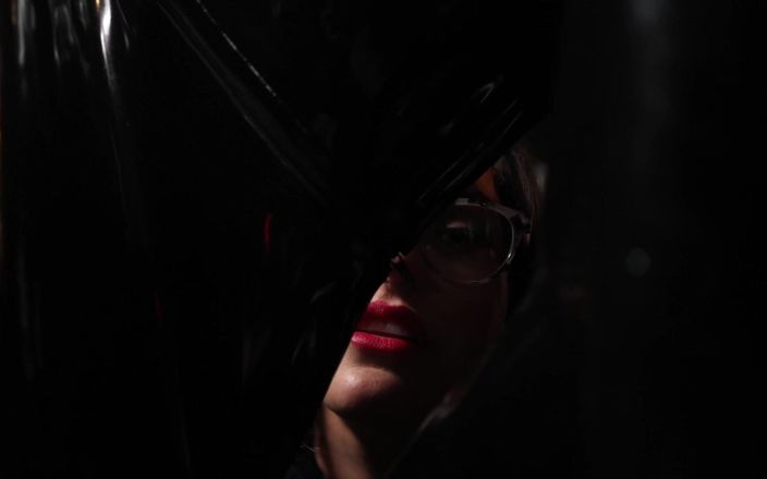 Countess diamond: 라텍스 색 POV에 갇혀