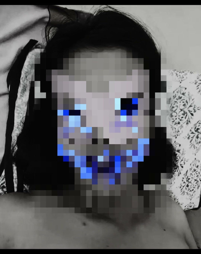 Nidhi_lovesall: Dasi Mokrá kundička a sexy punčochy mě tak moc otočí