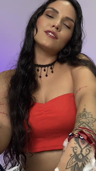 Latin MILF rakar och masserar sin styvsons hårda kuk - Porno español