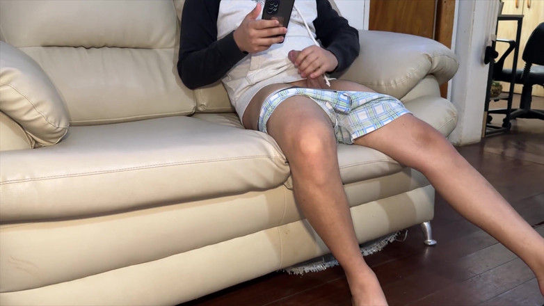 CoupleOfHotSins: Madrasta Descobre O Pau Grande Do Enteado Enquanto Se Masturba