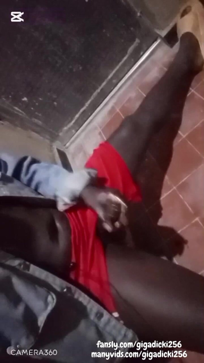 Hongi: Macocha była Tak Napalona, Że Musiałam Spuszczać Się Na Podłogę, Aby...